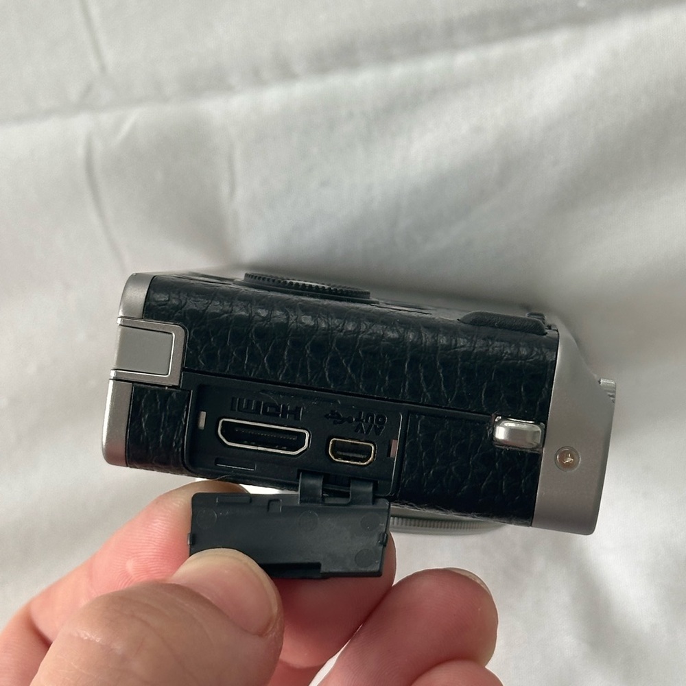 Fujifilm Silver and Black Compact Digital Camera - Picture 6 of 10